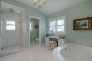2283 ibis isles master bath 2